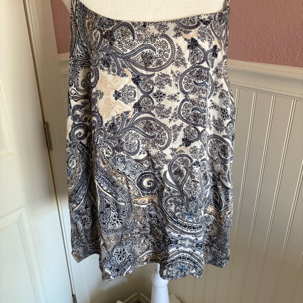 Lane Bryant Adjustable Viscose Blue and Cream Paisley Tank Top size 18 - Picture 2 of 8